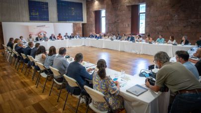 Frente en defensa de la distribución de menores no acompañados