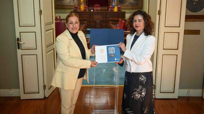 Matilde Asián presenta el proyecto de presupuestos al Parlamento