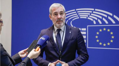 Clavijo reclama al comisario de Migraciones que priorice a Canarias en el reparto de fondos europeos