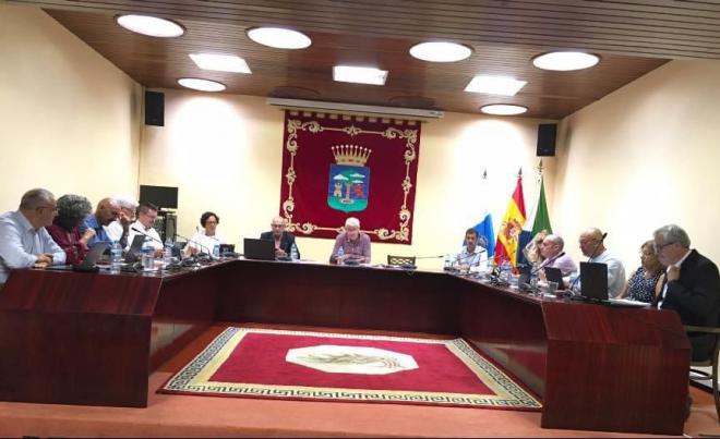 El Hierro aprueba una declaración institucional ante la actual crisis migratoria