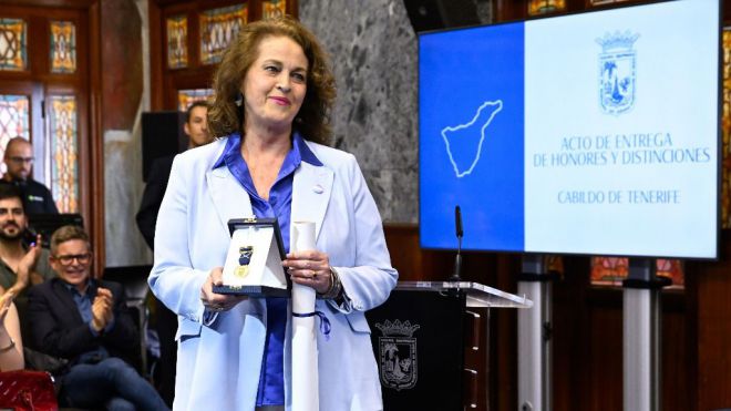 El Cabildo entrega la Medalla de Oro de la isla de Tenerife a Carla Antonelli