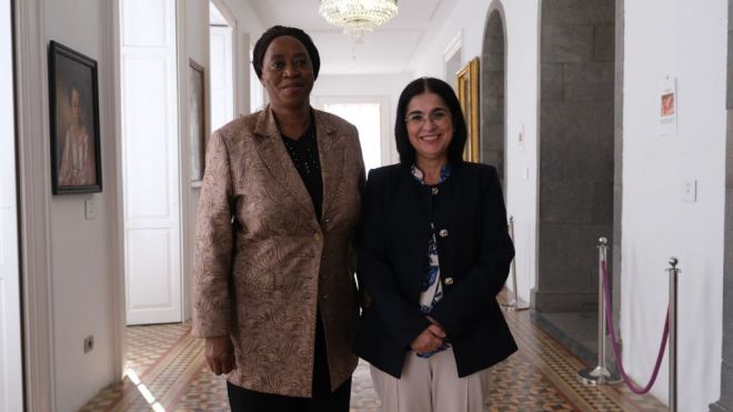 La alcaldesa Darias recibe a la embajadora de Sudáfrica en España y Andorra