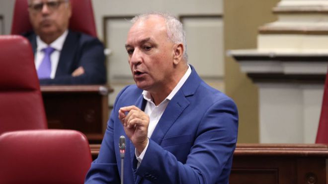 “Cada minuto que Adasat Goya sigue al frente del SCS es una indignidad”