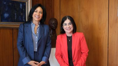 La alcaldesa Darias recibe a la embajadora de Turquía en España