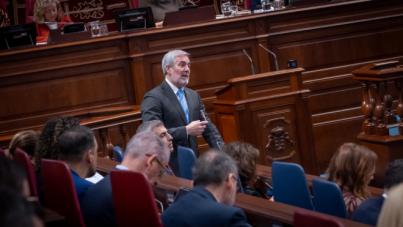 Clavijo denuncia intereses privados en la gestión de AENA