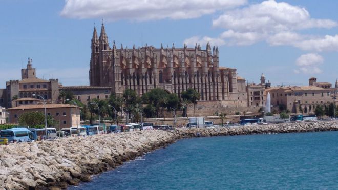 El ayuntamiento prepara un manual anti-sexismo para espacios publicitarios