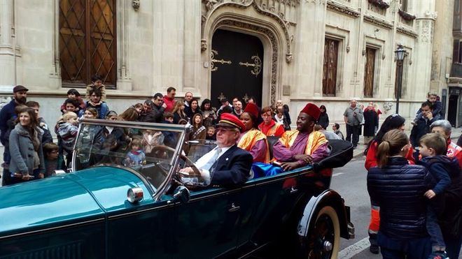 La comitiva estaba formada por dos pajes de cada Rey