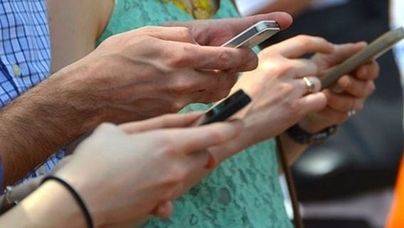El 80% de los ciudadanos sólo suelta el móvil 2 horas al día