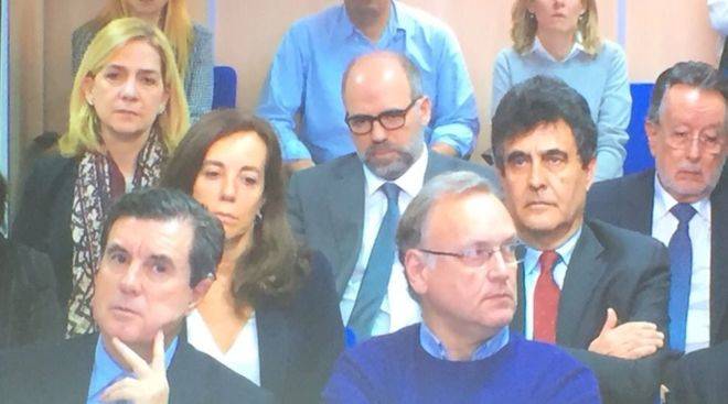 La infanta Cristina sentada en el banquillo de los acusados