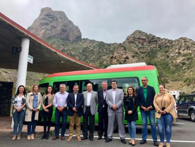 La nueva ruta de GuaguaGomera que conecta Vallehermoso y Valle Gran Rey oferta más de 700 plazas semanales