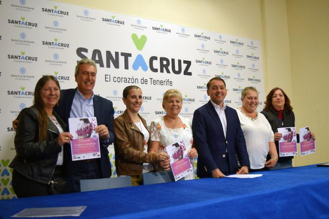 Desfile benéfico de la asociación de cáncer de mama