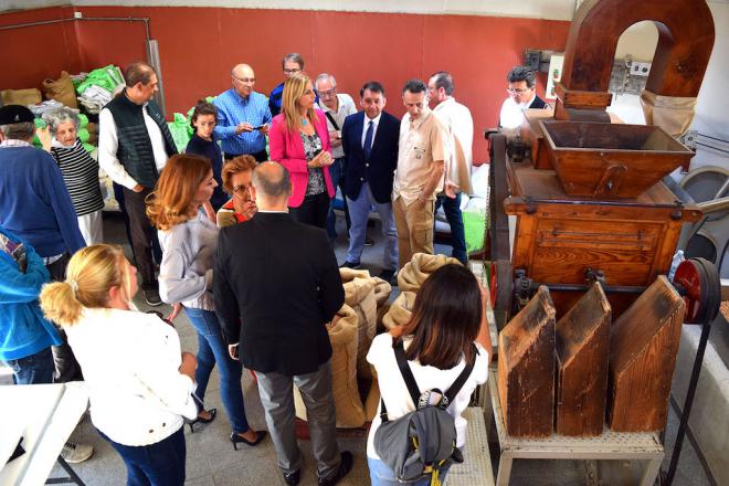 Placa conmemorativa en el 75 aniversario del molino de gofio de La Salud