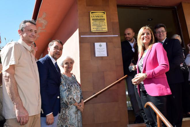 Placa conmemorativa en el 75 aniversario del molino de gofio de La Salud