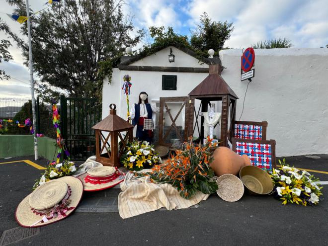 Flores, mayos y tradición visten Santa Cruz de La Palma