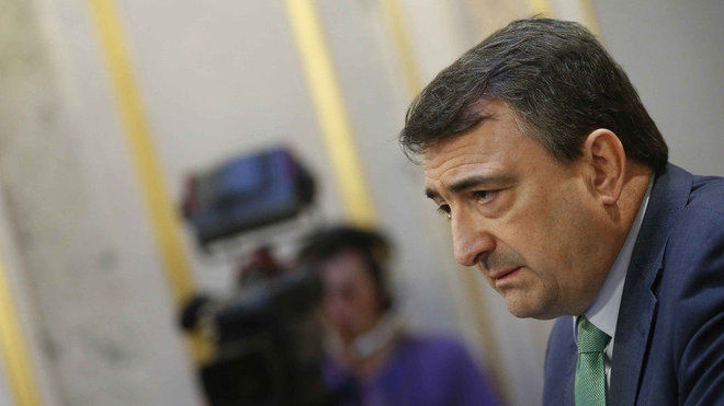El PNV confirma al PP y al PSOE que apoyará la moción de censura contra Rajoy