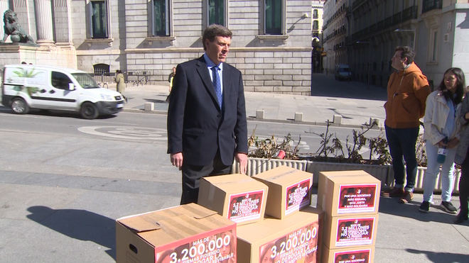 El padre de Diana Quer lleva 3 millones de firmas a favor de la prisión permanente revisable