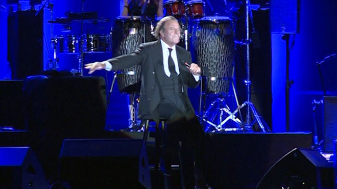 Julio Iglesias recibe un Grammy honorífico por su trayectoria