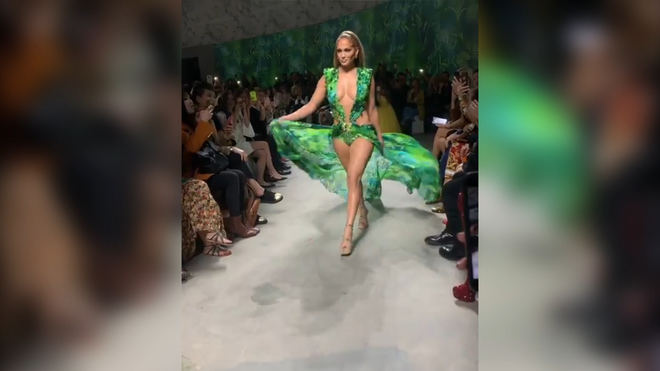 JLo y su vestido más emblemático, 20 años después