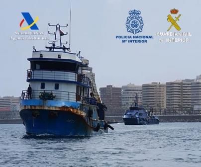 Interceptado en aguas al sur de Canarias un pesquero cargado con tres toneladas de cocaína