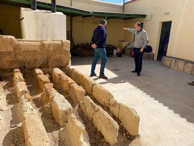 Cultura instala el sistema eléctrico en el Centro Alfarero Justo Cubas y reabre el aula de cerámica