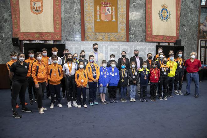 Concepción Rivero recibe a una treintena de deportistas premiados en campeonatos nacionales de Taekwondo