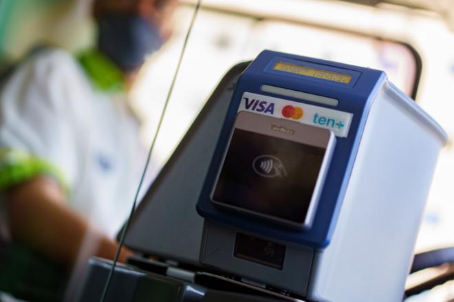Titsa incorpora el pago con tarjeta bancaria en 33 líneas