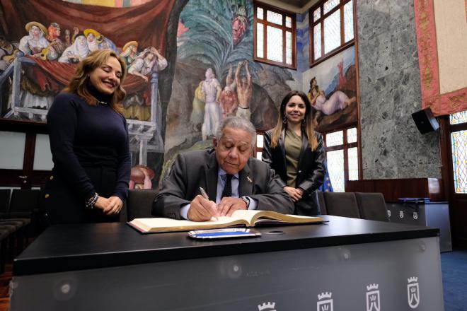 El embajador de la República Dominicana en España visita el Cabildo