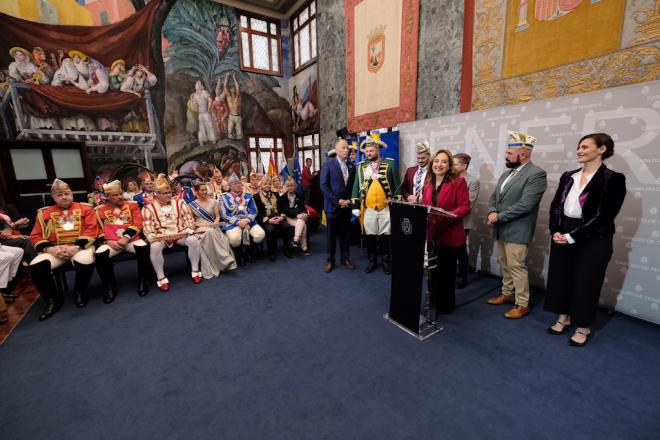 El Cabildo recibe a más de 80 representantes de los carnavales de Alemania