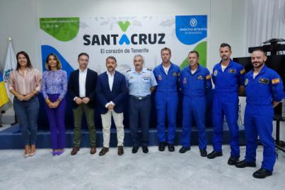 Exhibición aérea en la playa de Las Teresitas