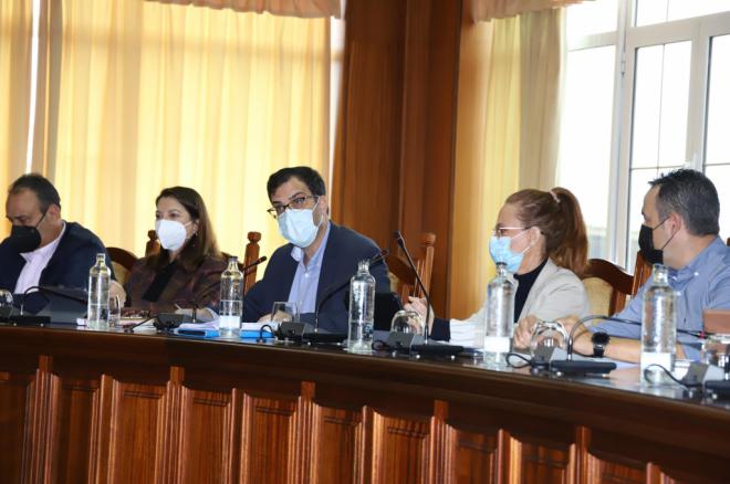 El Pleno del Cabildo de Lanzarote da vía libre por unanimidad al nuevo Reglamento de Honores y Distinciones