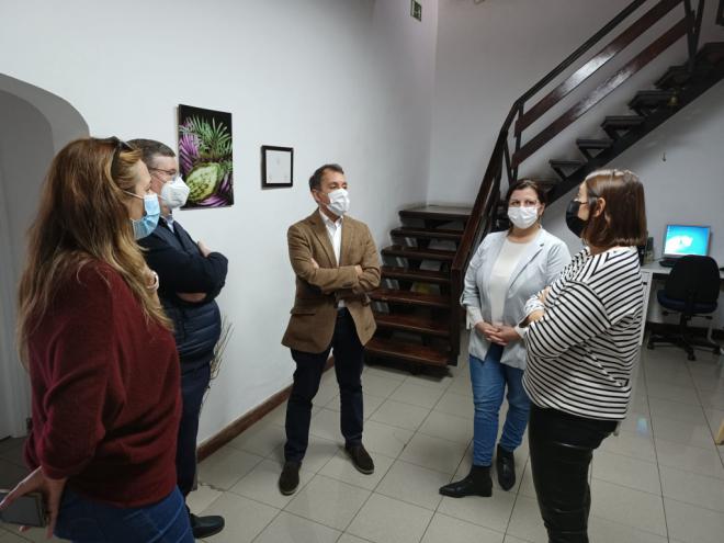 Santa Cruz financia cinco proyectos de Cáritas para personas en exclusión social