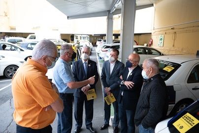 El Cabildo destina 300.000 euros en subvenciones al sector del taxi para paliar el incremento de costos