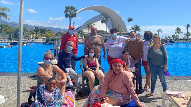 Santa Cruz inicia en el Parque Marítimo el baño adaptado para personas con discapacidad