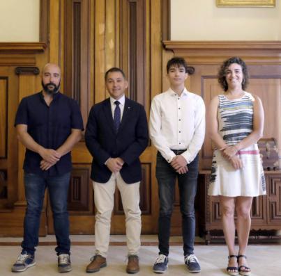 El Ayuntamiento recibe al joven Nico Medina, bronce en el Europeo de kendo