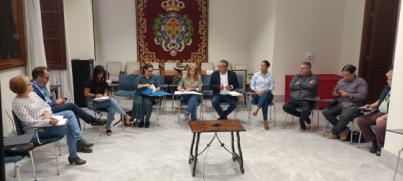 Santa Cruz acuerda con la Mesa del Taxi el rescate de 151 licencias en cuatro años