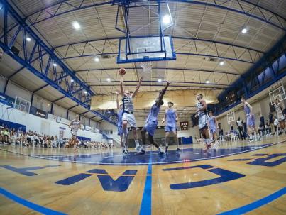El RC Náutico Tenerife cede en su estreno ante el Real Madrid Baloncesto