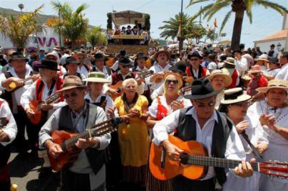 Más de una veintena de carretas participan este domingo en la tradicional romería de Valle de Guerra