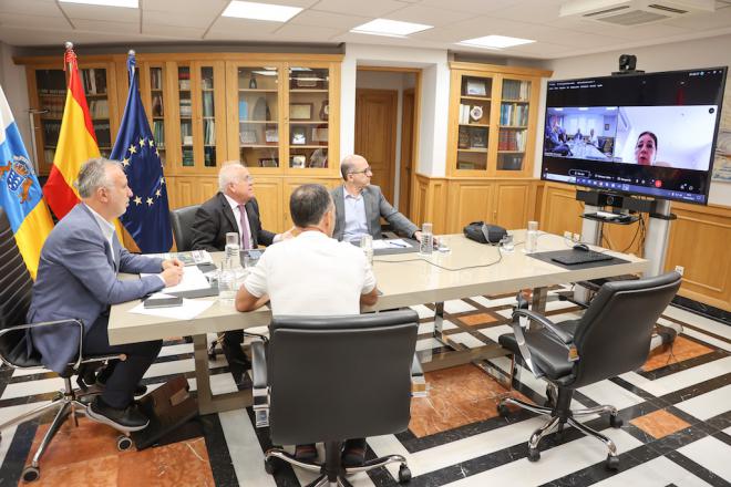 El Gobierno actualiza expedientes de pago pendientes con el transporte escolar desde 2011