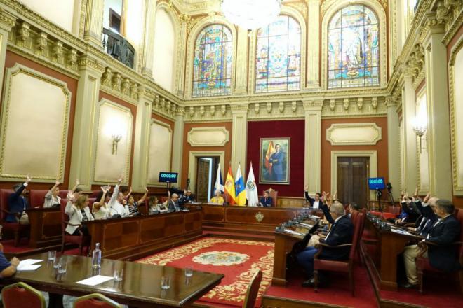 El Pleno del Ayuntamiento de Santa Cruz aprueba la supresión de la tarifa 1 del taxi