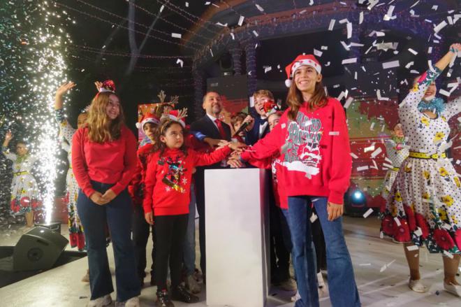 Dos millones de bombillas LED iluminan la Navidad en las calles de Santa Cruz