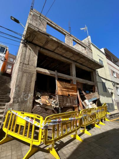 Urbanismo ejecutará la limpieza y el cierre de una edificación abandonada en el barrio de Valleseco
