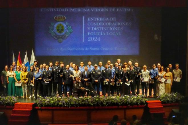 La Policía Local entrega 48 medallas de plata por actos distinguidos en la celebración de su patrona