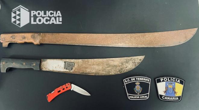 Detenido tras amenazar con varios machetes de grandes dimensiones a dos personas en un bar