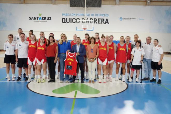 La Selección de baloncesto prepara el Europeo U20 Femenino en Santa Cruz