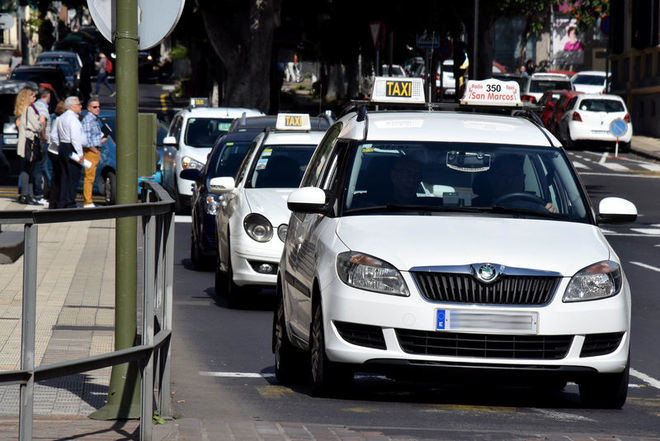Santa Cruz aprueba las bases para el rescate de licencias de taxi