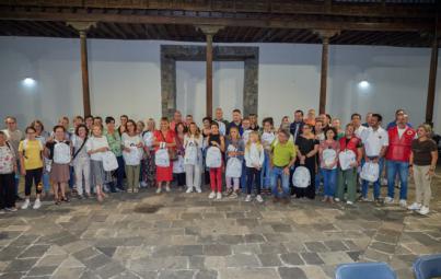 Los vecinos de Garachico recogen los kits de evacuación familiar