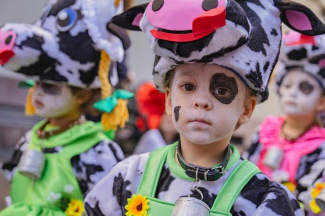Coso Infantil: Fiesta y Color en Santa Cruz
