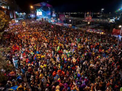 El Carnaval desborda sus previsiones con una Piñata multitudinaria