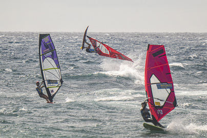 Los windsurfistas juniors revolucionan Pozo Izquierdo