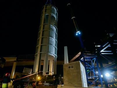 Instalan la estructura del ascensor de la Pasarela del Padre Anchieta